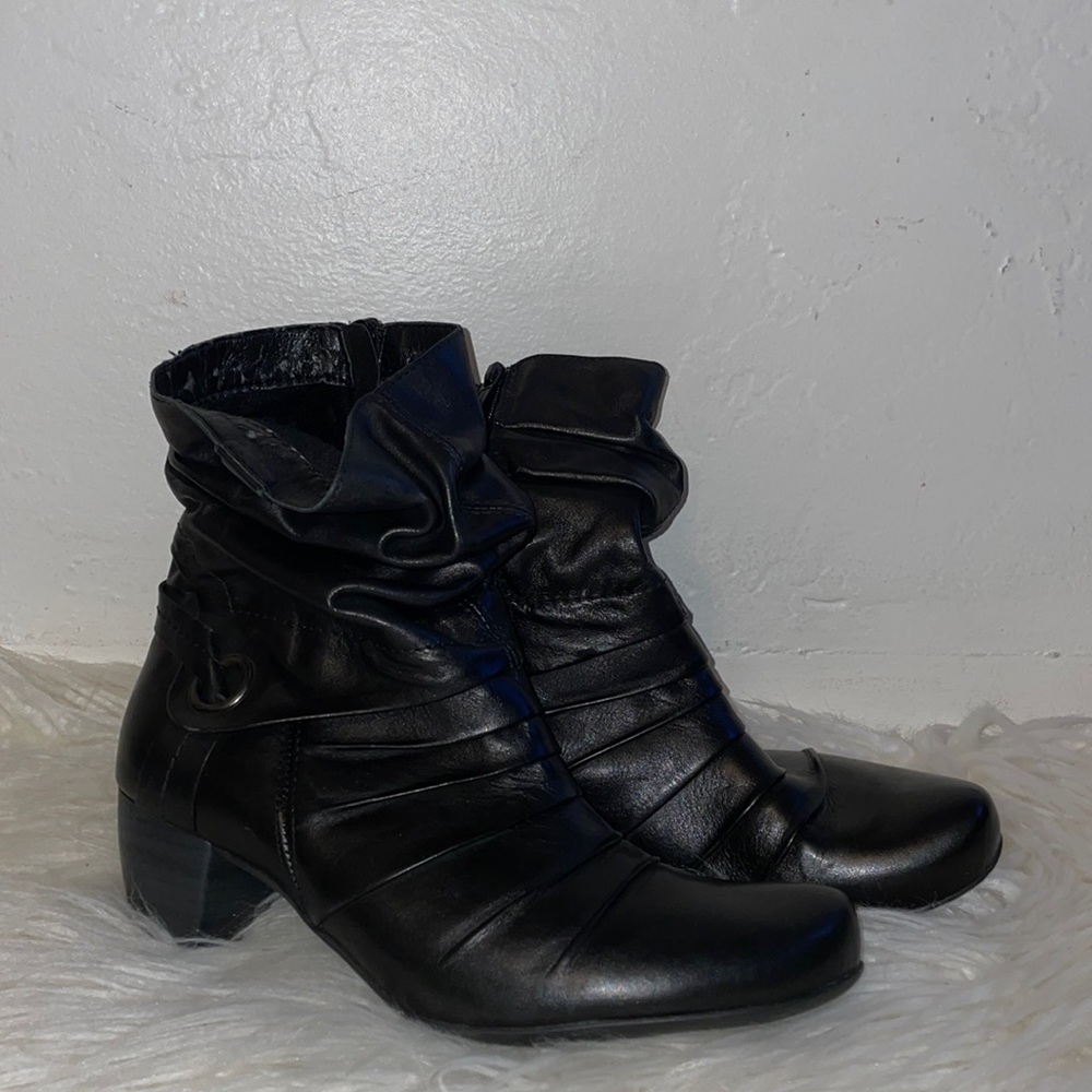 Remote Dorndorf heel booties